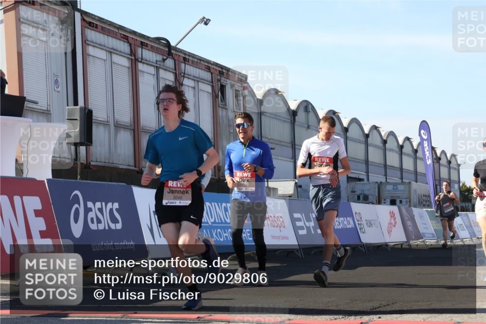 03.10.2025 - Köhlbrandbrückenlauf Luisa Fischer http://msf.ph/oto/9029806 03.10.2025 13:03:14 Ziel 4085, 4208, 4268, 4856, 5048, 6279, 6612, 6722, 6784 meine-sportfotos.de