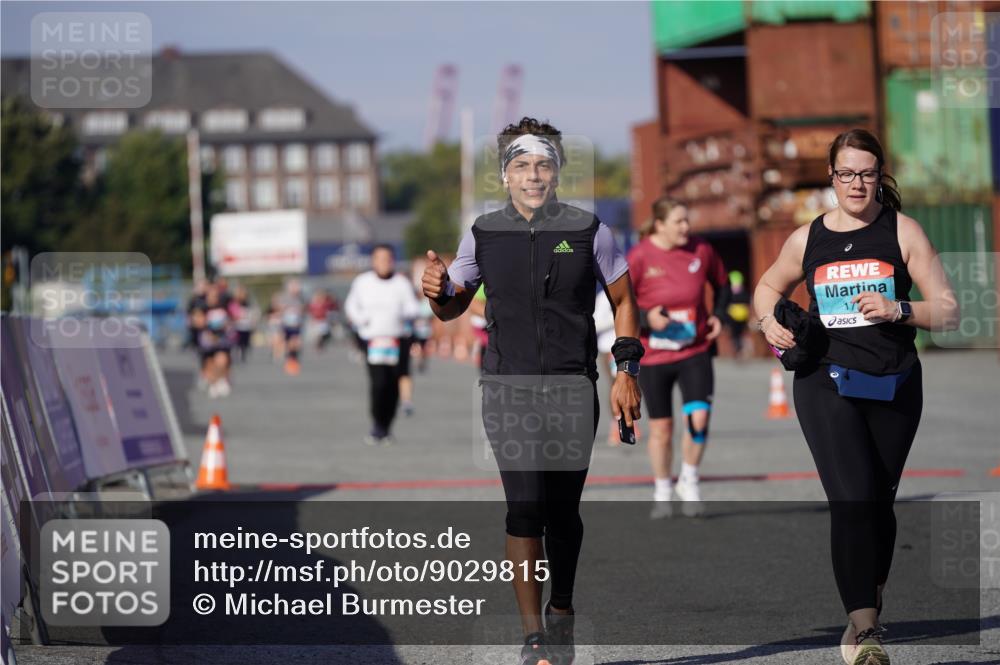 03.10.2025 - Köhlbrandbrückenlauf Michael Burmester http://msf.ph/oto/9029815 03.10.2025 10:34:59 Ziel 1728, 1750, 2667, 3588 meine-sportfotos.de