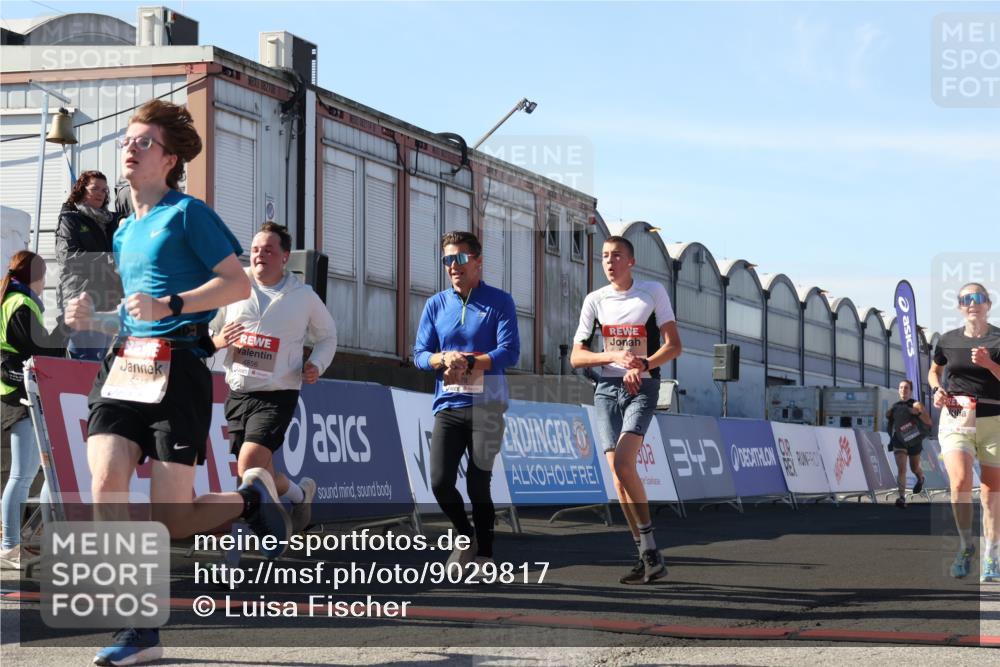 03.10.2025 - Köhlbrandbrückenlauf Luisa Fischer http://msf.ph/oto/9029817 03.10.2025 13:03:15 Ziel 4085, 4208, 4268, 4856, 5048, 5063, 6279, 6612, 6722, 6784 meine-sportfotos.de