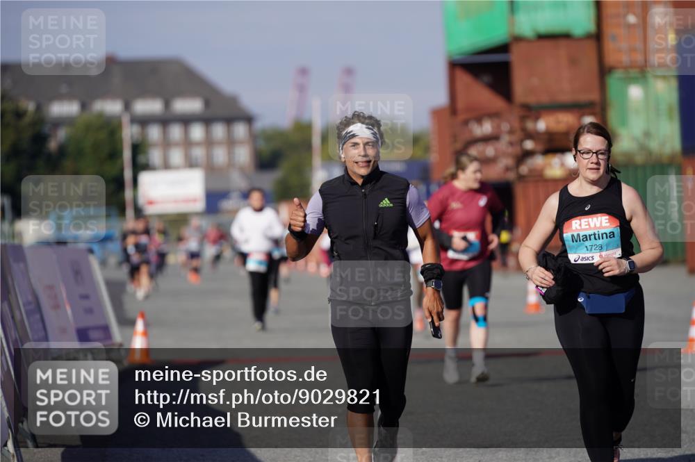 03.10.2025 - Köhlbrandbrückenlauf Michael Burmester http://msf.ph/oto/9029821 03.10.2025 10:34:59 Ziel 1728, 1750, 2667, 3588 meine-sportfotos.de