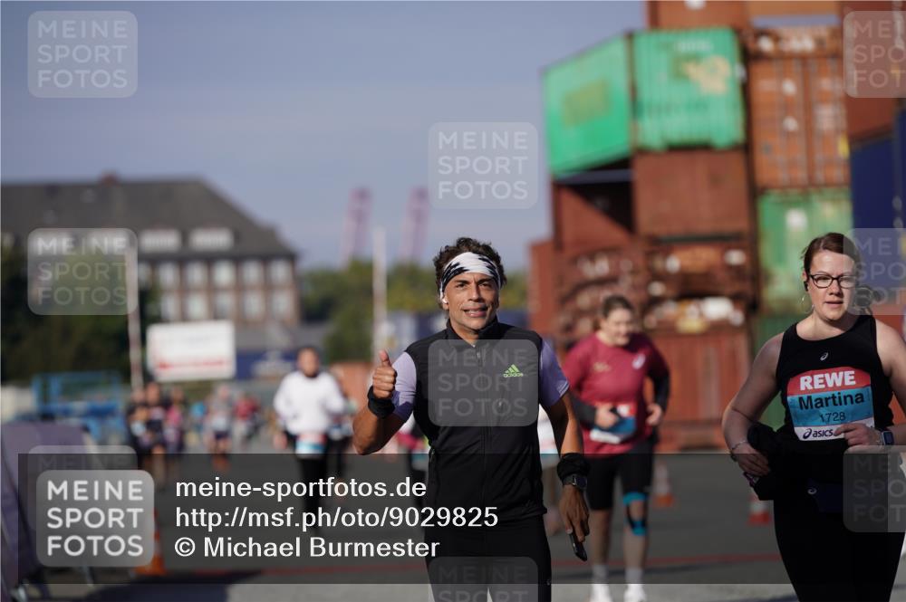 03.10.2025 - Köhlbrandbrückenlauf Michael Burmester http://msf.ph/oto/9029825 03.10.2025 10:35:00 Ziel 1728, 1750, 2667, 3588 meine-sportfotos.de