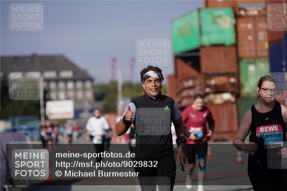 03.10.2025 - Köhlbrandbrückenlauf Michael Burmester http://msf.ph/oto/9029832 03.10.2025 10:35:00 Ziel 1728, 1750, 2667, 3588 meine-sportfotos.de