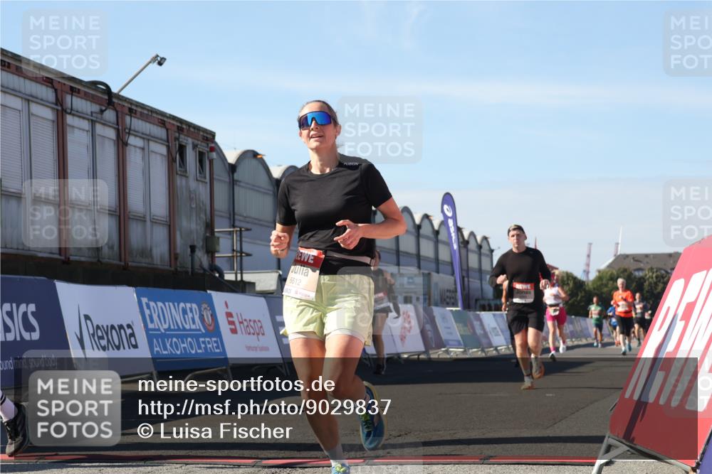 03.10.2025 - Köhlbrandbrückenlauf Luisa Fischer http://msf.ph/oto/9029837 03.10.2025 13:03:17 Ziel 4085, 4208, 4268, 4283, 4856, 5048, 5063, 6279, 6612, 6722, 6784 meine-sportfotos.de