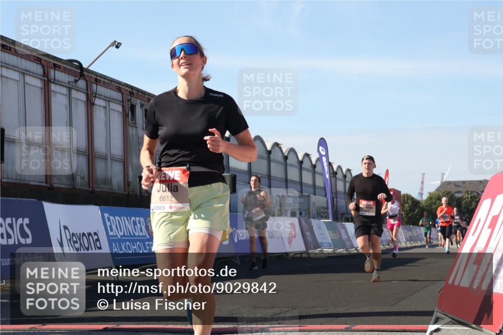 03.10.2025 - Köhlbrandbrückenlauf Luisa Fischer http://msf.ph/oto/9029842 03.10.2025 13:03:17 Ziel 4085, 4208, 4268, 4283, 4856, 5048, 5063, 6279, 6612, 6722, 6784 meine-sportfotos.de