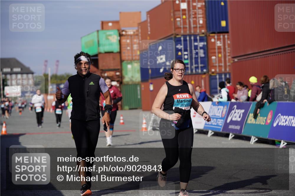 03.10.2025 - Köhlbrandbrückenlauf Michael Burmester http://msf.ph/oto/9029843 03.10.2025 10:35:01 Ziel 1728, 1750, 2667, 3588 meine-sportfotos.de