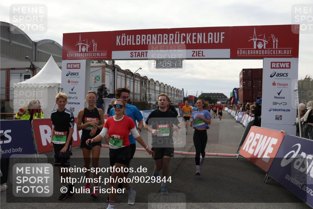 03.10.2025 - Köhlbrandbrückenlauf Julia Fischer http://msf.ph/oto/9029844 03.10.2025 16:09:17 Ziel 7379, 7447, 7501, 7558, 7702, 7822, 7823, 8217, 8348, 8763, 8797, 9019, 9091, 9139, 9151, 9216, 9334, 9739, 9752, 9753 meine-sportfotos.de