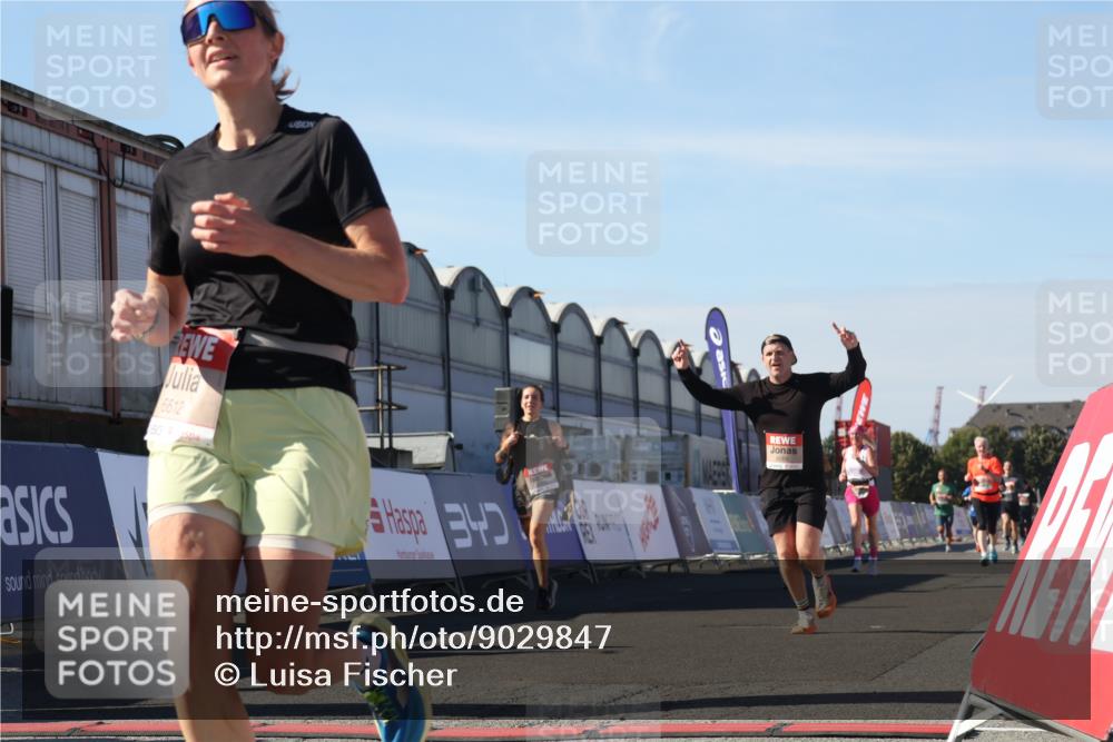 03.10.2025 - Köhlbrandbrückenlauf Luisa Fischer http://msf.ph/oto/9029847 03.10.2025 13:03:17 Ziel 4085, 4208, 4268, 4283, 4856, 5048, 5063, 6279, 6612, 6722, 6784 meine-sportfotos.de
