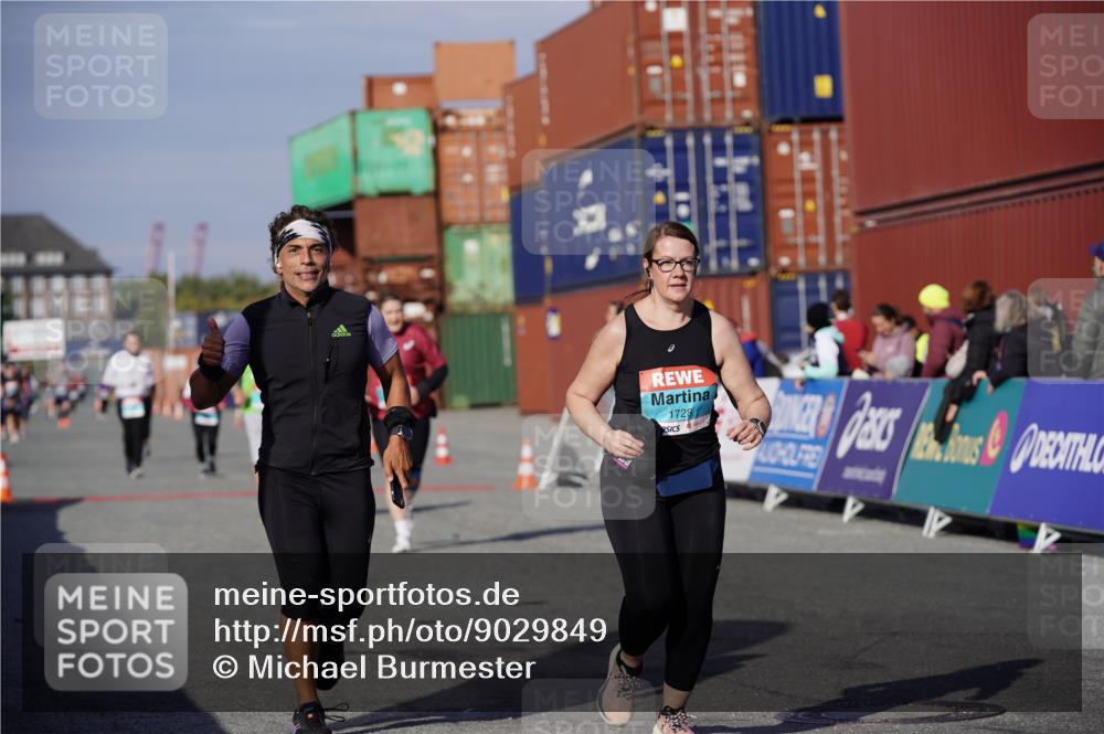 03.10.2025 - Köhlbrandbrückenlauf Michael Burmester http://msf.ph/oto/9029849 03.10.2025 10:35:01 Ziel 1728, 1750, 2667, 3588 meine-sportfotos.de