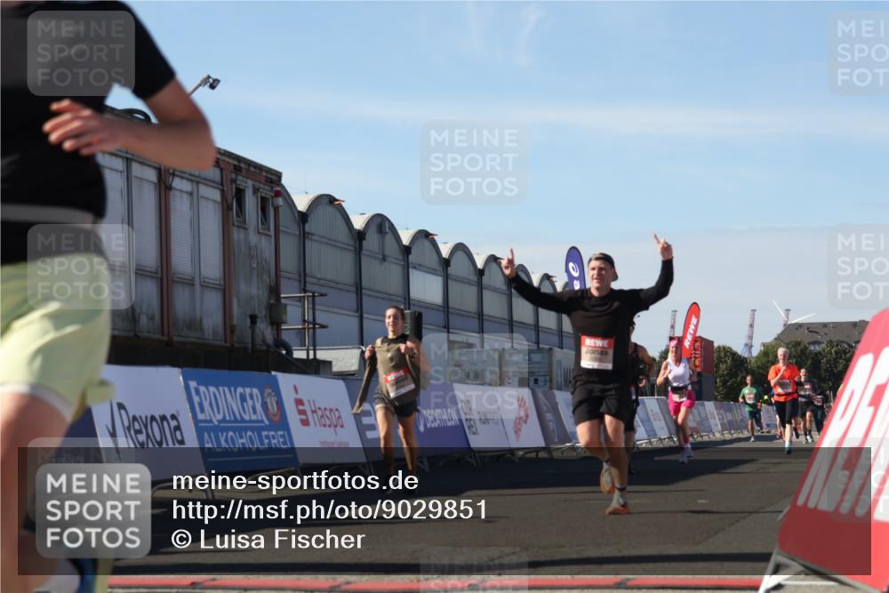 03.10.2025 - Köhlbrandbrückenlauf Luisa Fischer http://msf.ph/oto/9029851 03.10.2025 13:03:18 Ziel 4085, 4208, 4268, 4283, 4856, 5048, 5063, 6279, 6612, 6722, 6784 meine-sportfotos.de