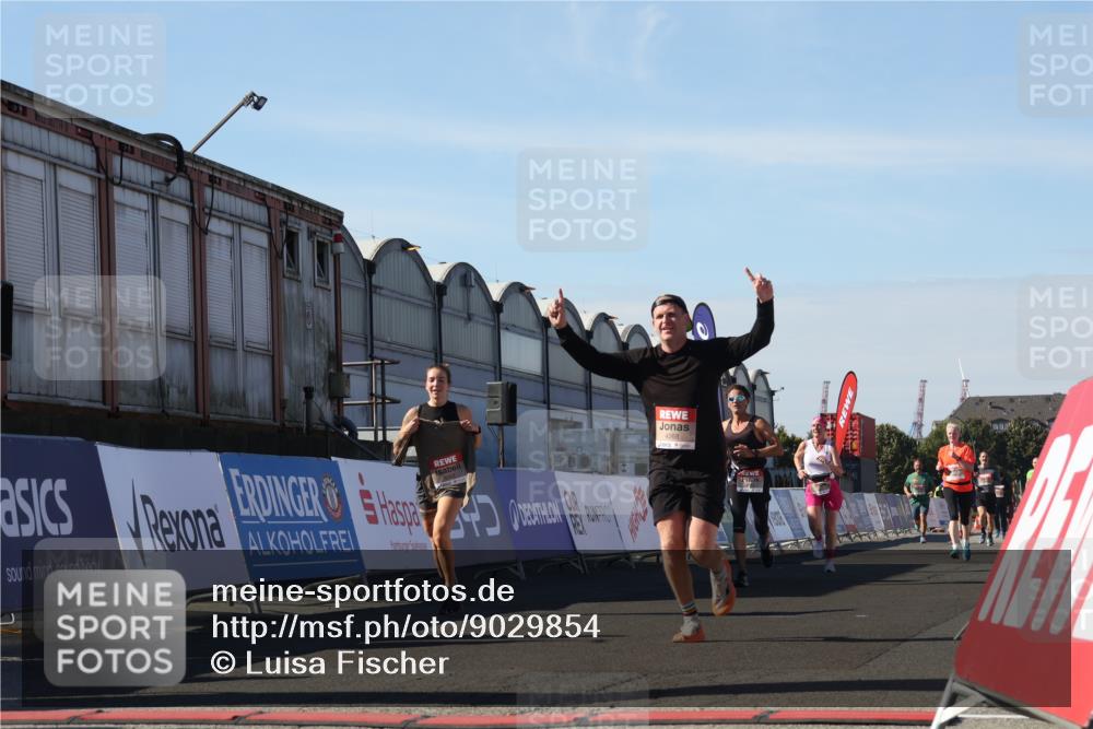 03.10.2025 - Köhlbrandbrückenlauf Luisa Fischer http://msf.ph/oto/9029854 03.10.2025 13:03:18 Ziel 4085, 4208, 4268, 4283, 4856, 5048, 5063, 6279, 6612, 6722, 6784 meine-sportfotos.de