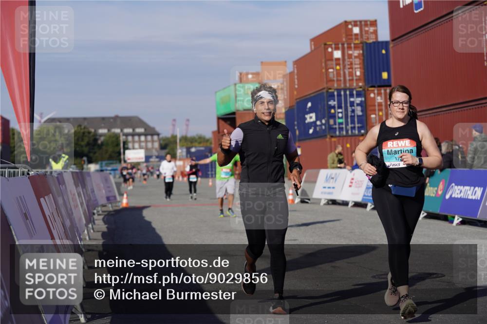 03.10.2025 - Köhlbrandbrückenlauf Michael Burmester http://msf.ph/oto/9029856 03.10.2025 10:35:02 Ziel 1728, 1750, 2667, 3588 meine-sportfotos.de