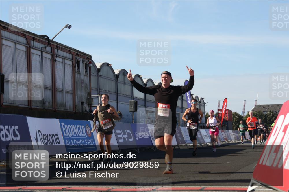 03.10.2025 - Köhlbrandbrückenlauf Luisa Fischer http://msf.ph/oto/9029859 03.10.2025 13:03:18 Ziel 4085, 4208, 4268, 4283, 4856, 5048, 5063, 6279, 6612, 6722, 6784 meine-sportfotos.de