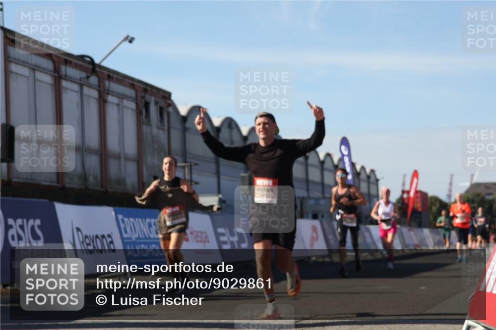 03.10.2025 - Köhlbrandbrückenlauf Luisa Fischer http://msf.ph/oto/9029861 03.10.2025 13:03:19 Ziel 4085, 4208, 4225, 4268, 4283, 4856, 5048, 5063, 6279, 6612, 6722, 6784 meine-sportfotos.de