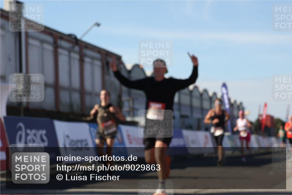 03.10.2025 - Köhlbrandbrückenlauf Luisa Fischer http://msf.ph/oto/9029863 03.10.2025 13:03:19 Ziel 4085, 4208, 4225, 4268, 4283, 4856, 5048, 5063, 6279, 6612, 6722, 6784 meine-sportfotos.de