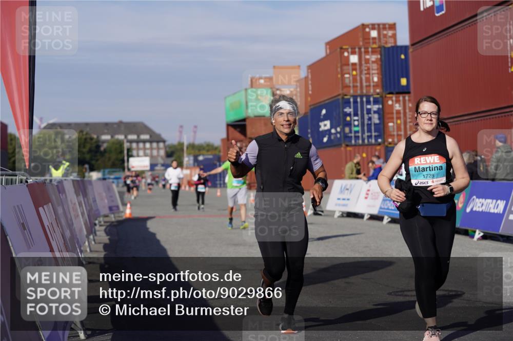 03.10.2025 - Köhlbrandbrückenlauf Michael Burmester http://msf.ph/oto/9029866 03.10.2025 10:35:02 Ziel 1728, 1750, 2667, 3588 meine-sportfotos.de