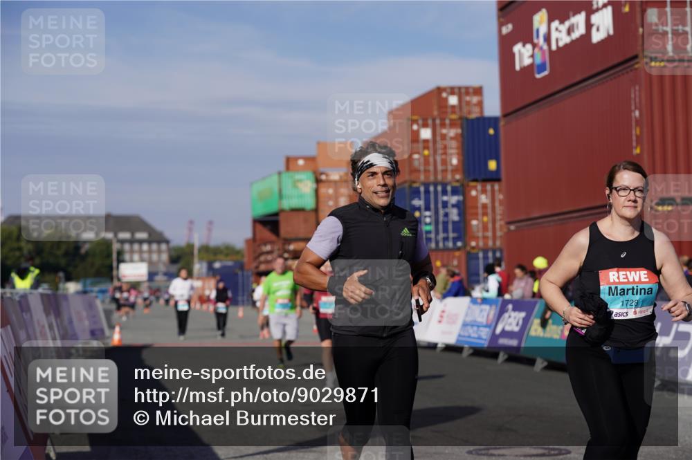 03.10.2025 - Köhlbrandbrückenlauf Michael Burmester http://msf.ph/oto/9029871 03.10.2025 10:35:02 Ziel 1728, 1750, 2667, 3588 meine-sportfotos.de