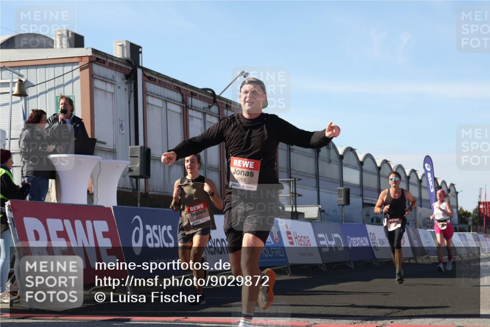 03.10.2025 - Köhlbrandbrückenlauf Luisa Fischer http://msf.ph/oto/9029872 03.10.2025 13:03:20 Ziel 4085, 4208, 4225, 4268, 4283, 4856, 5048, 5063, 6279, 6612, 6632, 6722, 6784 meine-sportfotos.de