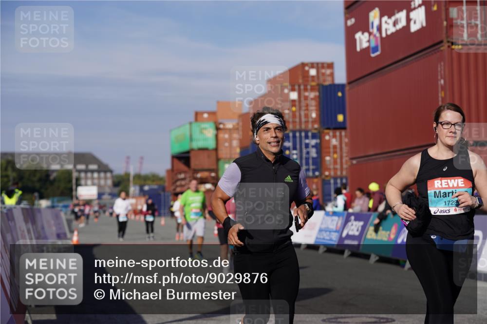 03.10.2025 - Köhlbrandbrückenlauf Michael Burmester http://msf.ph/oto/9029876 03.10.2025 10:35:02 Ziel 1728, 1750, 2667, 3588 meine-sportfotos.de