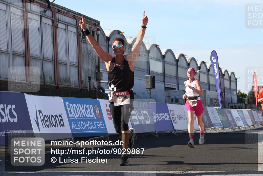 03.10.2025 - Köhlbrandbrückenlauf Luisa Fischer http://msf.ph/oto/9029887 03.10.2025 13:03:21 Ziel 4085, 4208, 4225, 4268, 4283, 4856, 5048, 5063, 6279, 6612, 6632, 6722, 6784 meine-sportfotos.de