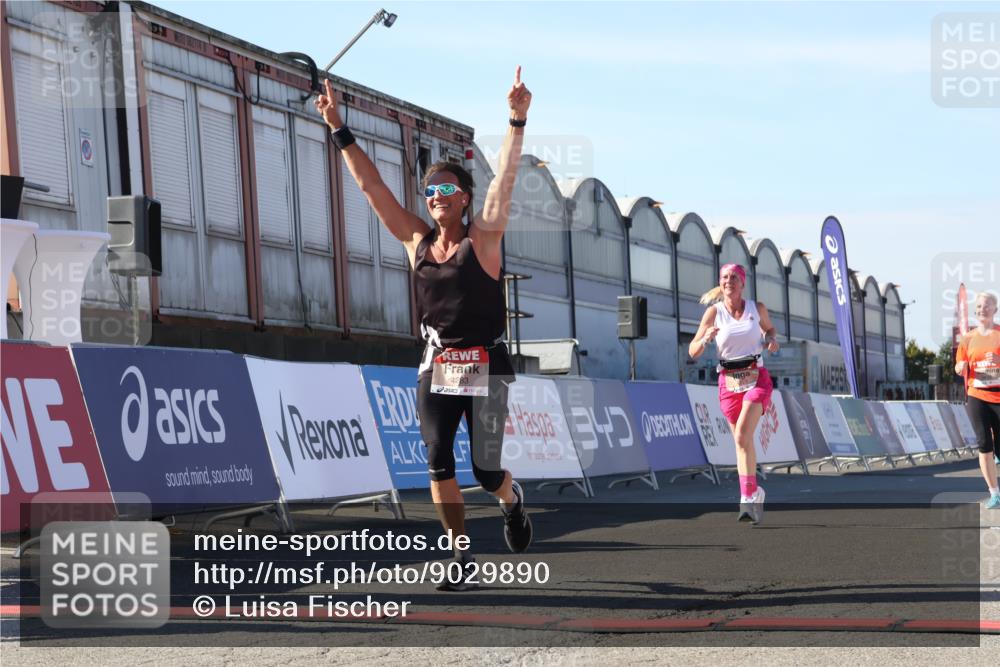 03.10.2025 - Köhlbrandbrückenlauf Luisa Fischer http://msf.ph/oto/9029890 03.10.2025 13:03:22 Ziel 4085, 4208, 4225, 4268, 4283, 4454, 4856, 5048, 5063, 6279, 6612, 6632, 6722, 6784 meine-sportfotos.de