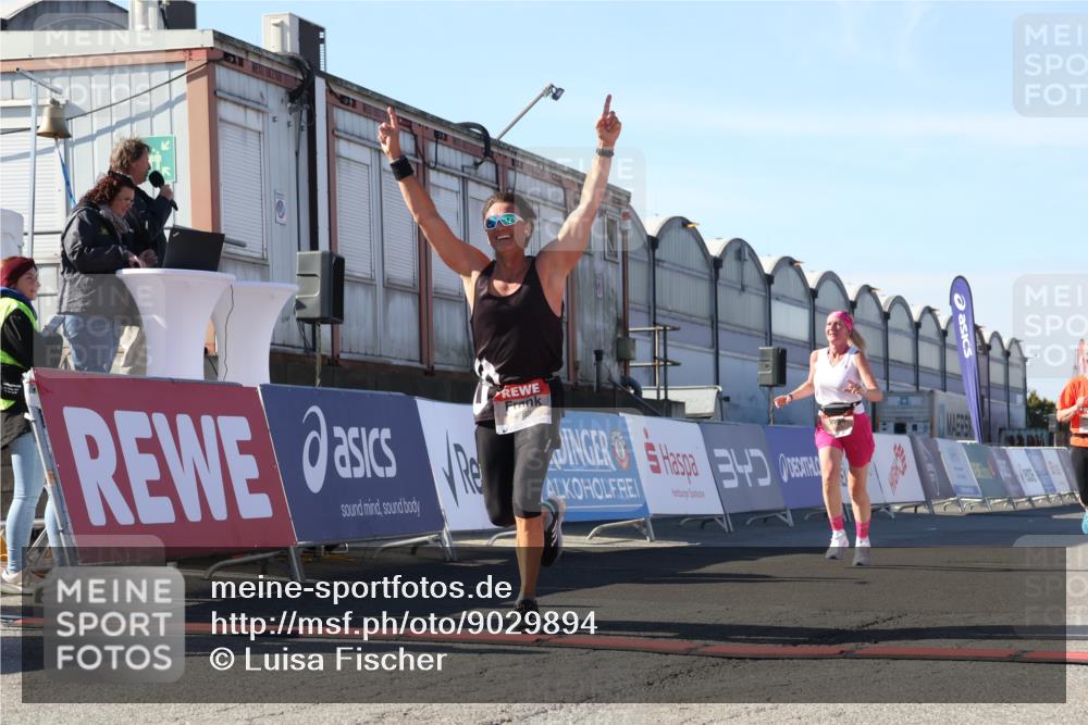 03.10.2025 - Köhlbrandbrückenlauf Luisa Fischer http://msf.ph/oto/9029894 03.10.2025 13:03:22 Ziel 4085, 4208, 4225, 4268, 4283, 4454, 4856, 5048, 5063, 6279, 6612, 6632, 6722, 6784 meine-sportfotos.de
