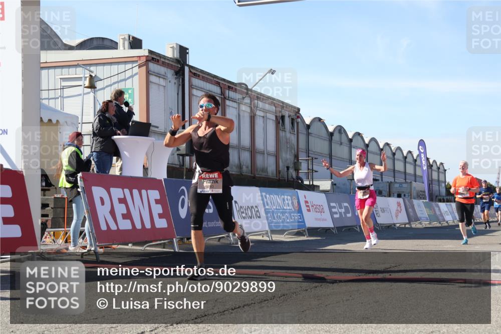 03.10.2025 - Köhlbrandbrückenlauf Luisa Fischer http://msf.ph/oto/9029899 03.10.2025 13:03:22 Ziel 4085, 4208, 4225, 4268, 4283, 4454, 4856, 5048, 5063, 6279, 6612, 6632, 6722, 6784 meine-sportfotos.de