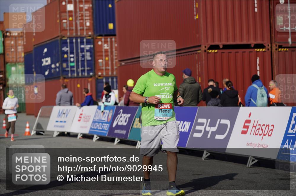 03.10.2025 - Köhlbrandbrückenlauf Michael Burmester http://msf.ph/oto/9029945 03.10.2025 10:35:08 Ziel 2667, 2999, 3000, 3001, 3588 meine-sportfotos.de