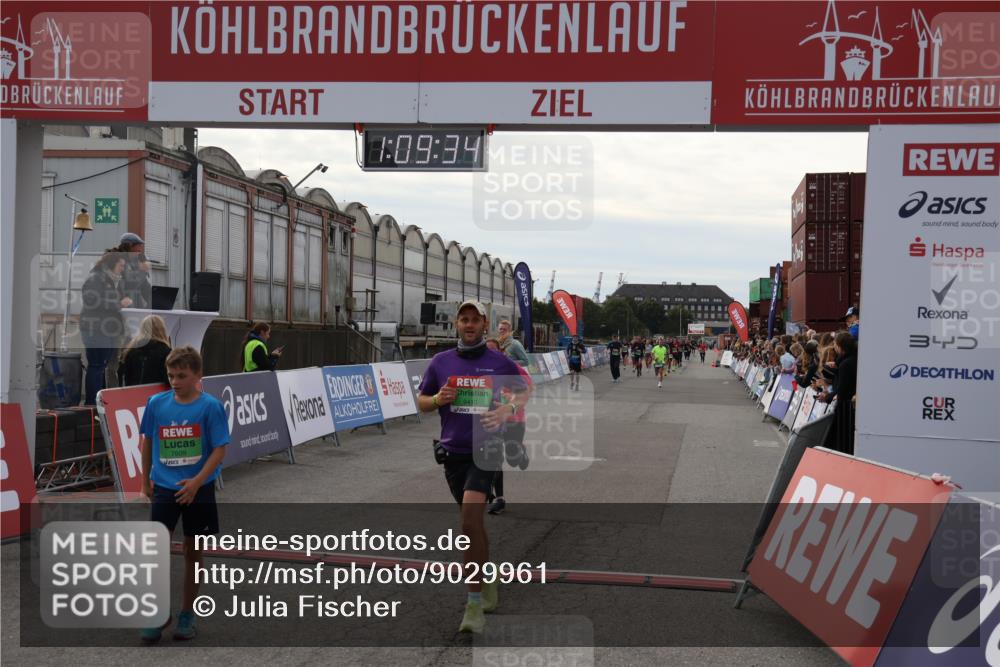 03.10.2025 - Köhlbrandbrückenlauf Julia Fischer http://msf.ph/oto/9029961 03.10.2025 16:09:34 Ziel 7345, 7395, 7609, 8541, 8788, 8823, 8984, 9410, 9419, 9470 meine-sportfotos.de