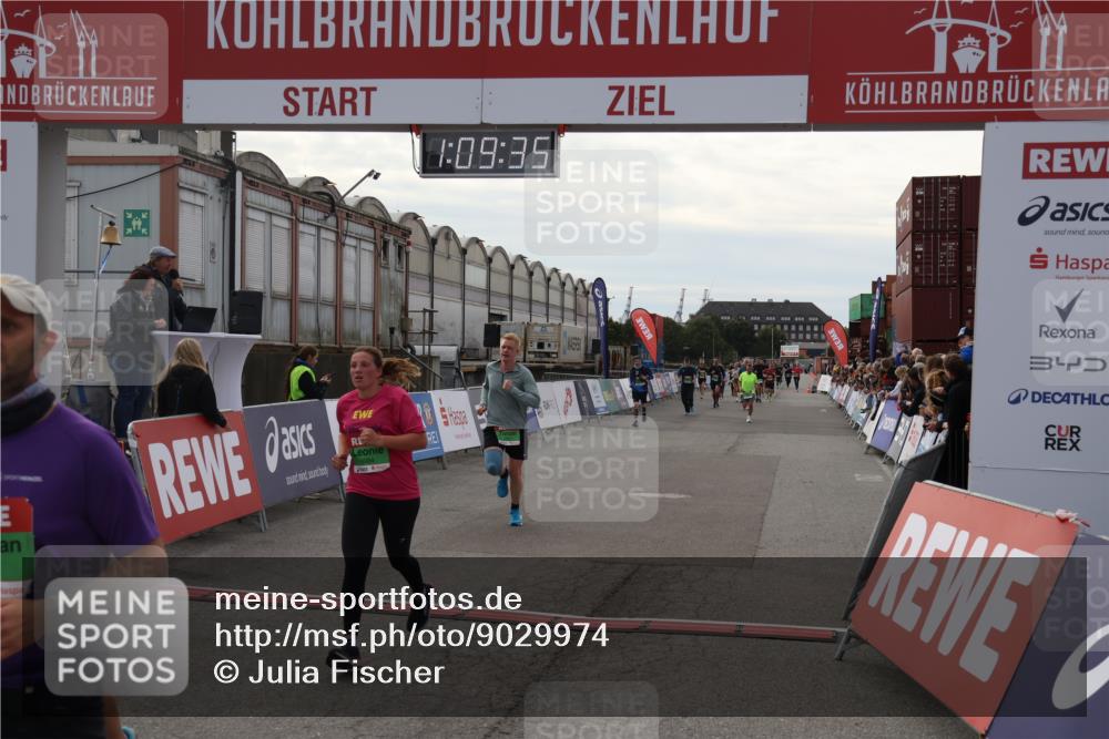 03.10.2025 - Köhlbrandbrückenlauf Julia Fischer http://msf.ph/oto/9029974 03.10.2025 16:09:35 Ziel 7345, 7609, 8788, 8823, 8984, 9410, 9419, 9470 meine-sportfotos.de