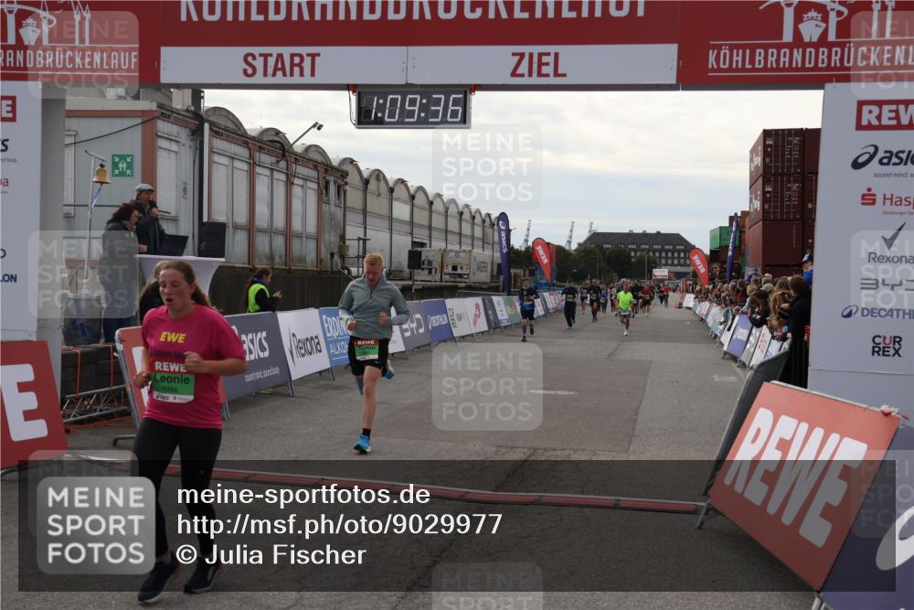 03.10.2025 - Köhlbrandbrückenlauf Julia Fischer http://msf.ph/oto/9029977 03.10.2025 16:09:36 Ziel 7345, 7609, 8788, 8984, 9150, 9410, 9419 meine-sportfotos.de