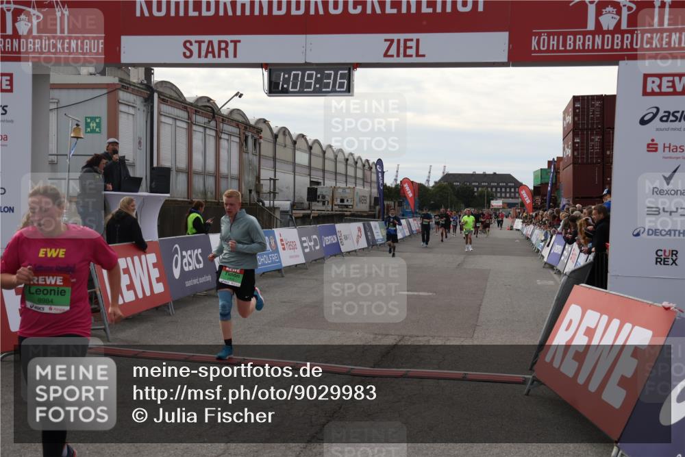 03.10.2025 - Köhlbrandbrückenlauf Julia Fischer http://msf.ph/oto/9029983 03.10.2025 16:09:36 Ziel 7345, 7609, 8788, 8984, 9150, 9410, 9419 meine-sportfotos.de