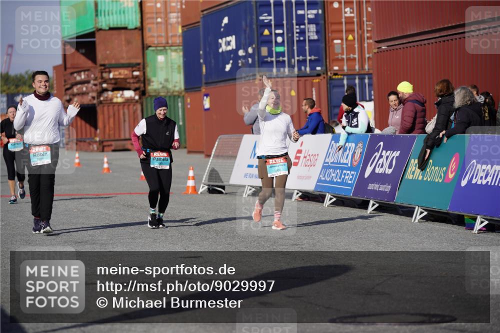 03.10.2025 - Köhlbrandbrückenlauf Michael Burmester http://msf.ph/oto/9029997 03.10.2025 10:35:11 Ziel 2397, 2999, 3000, 3001, 3588 meine-sportfotos.de