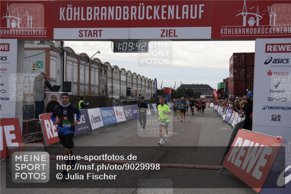 03.10.2025 - Köhlbrandbrückenlauf Julia Fischer http://msf.ph/oto/9029998 03.10.2025 16:09:43 Ziel 8814, 8826, 8834, 8984, 9024, 9150, 9301, 9410, 9419, 9567, 9748 meine-sportfotos.de