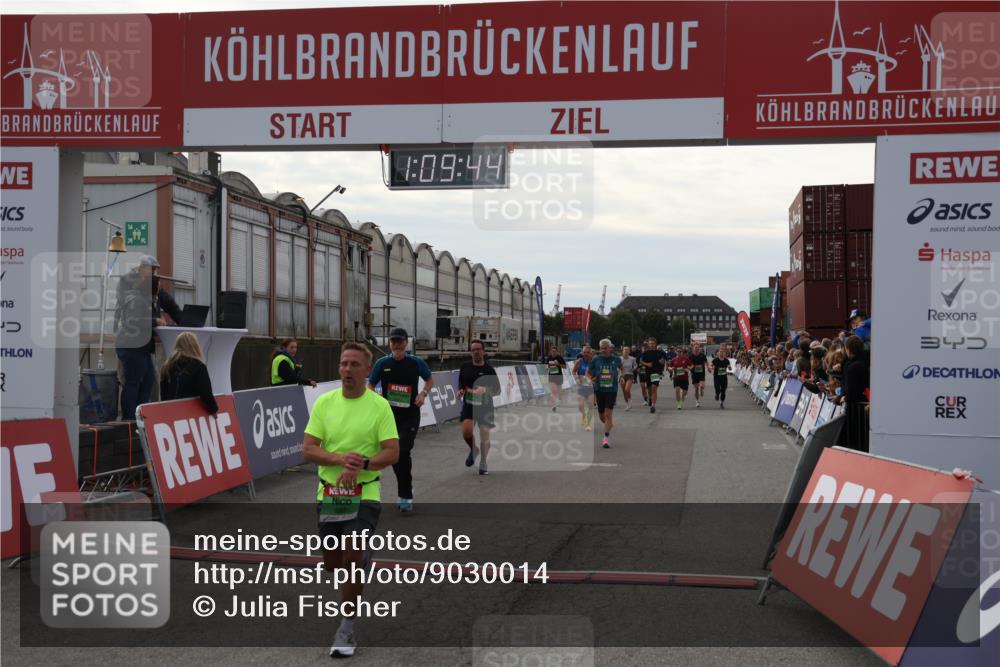 03.10.2025 - Köhlbrandbrückenlauf Julia Fischer http://msf.ph/oto/9030014 03.10.2025 16:09:44 Ziel 7498, 8814, 8826, 8834, 8984, 9024, 9150, 9301, 9419, 9567, 9748 meine-sportfotos.de