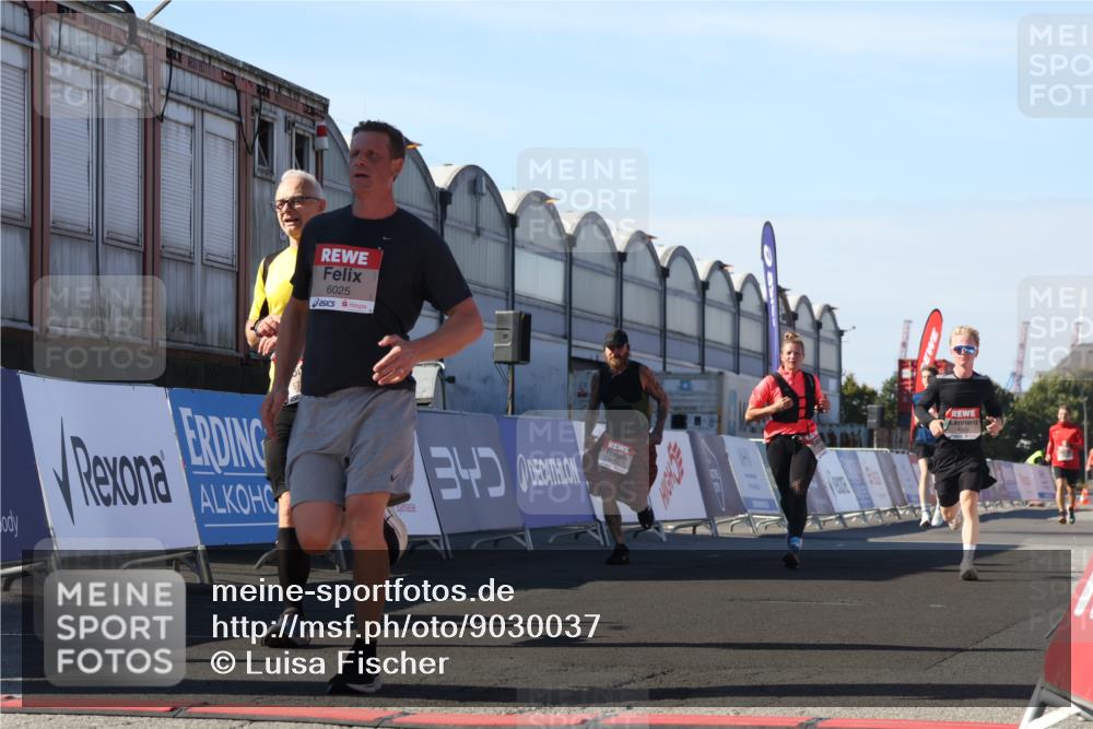 03.10.2025 - Köhlbrandbrückenlauf Luisa Fischer http://msf.ph/oto/9030037 03.10.2025 13:03:38 Ziel 4063, 4214, 4252, 4274, 4300, 4422, 4454, 4507, 5639, 5707, 5799, 6025, 6194, 6207 meine-sportfotos.de