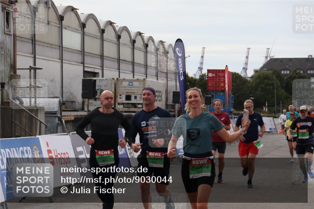 03.10.2025 - Köhlbrandbrückenlauf Julia Fischer http://msf.ph/oto/9030044 03.10.2025 16:10:16 Ziel 7139, 7273, 7421, 7437, 7528, 7529, 7764, 8882, 8932, 8989, 9090, 9323, 9347, 9348, 9349, 9458 meine-sportfotos.de