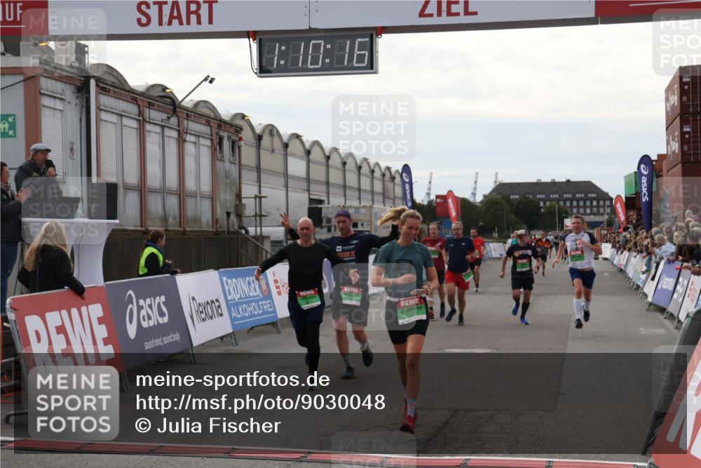 03.10.2025 - Köhlbrandbrückenlauf Julia Fischer http://msf.ph/oto/9030048 03.10.2025 16:10:17 Ziel 7139, 7217, 7421, 7437, 7528, 7529, 7764, 8882, 8932, 8989, 9090, 9323, 9347, 9348, 9349, 9458 meine-sportfotos.de