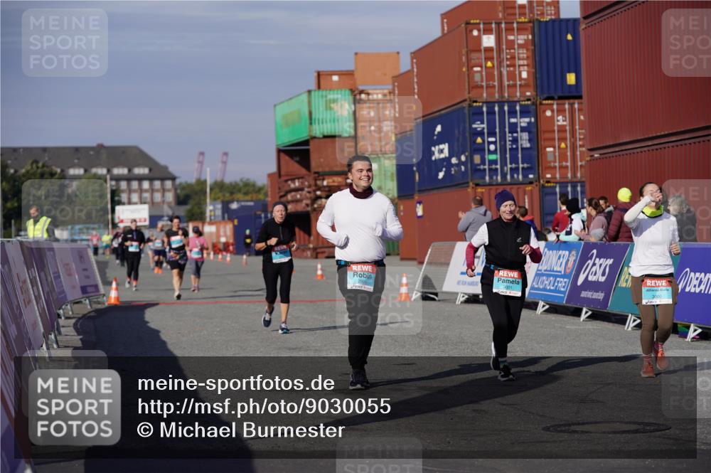 03.10.2025 - Köhlbrandbrückenlauf Michael Burmester http://msf.ph/oto/9030055 03.10.2025 10:35:15 Ziel 2397, 2999, 3000, 3001 meine-sportfotos.de