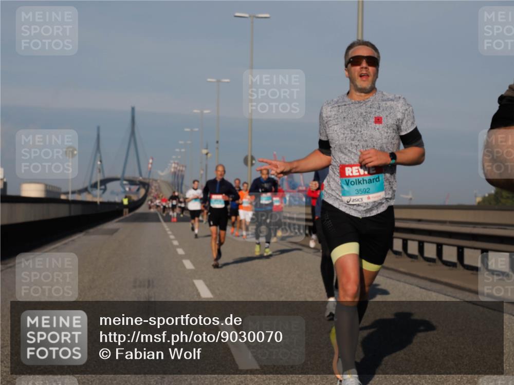 03.10.2025 - Köhlbrandbrückenlauf Fabian Wolf http://msf.ph/oto/9030070 03.10.2025 09:44:44 Position 3 3592 meine-sportfotos.de