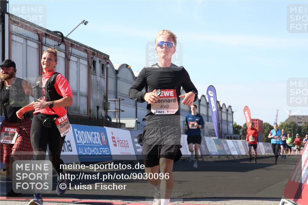 03.10.2025 - Köhlbrandbrückenlauf Luisa Fischer http://msf.ph/oto/9030096 03.10.2025 13:03:43 Ziel 4063, 4274, 4322, 4422, 4507, 5639, 5799, 6025 meine-sportfotos.de