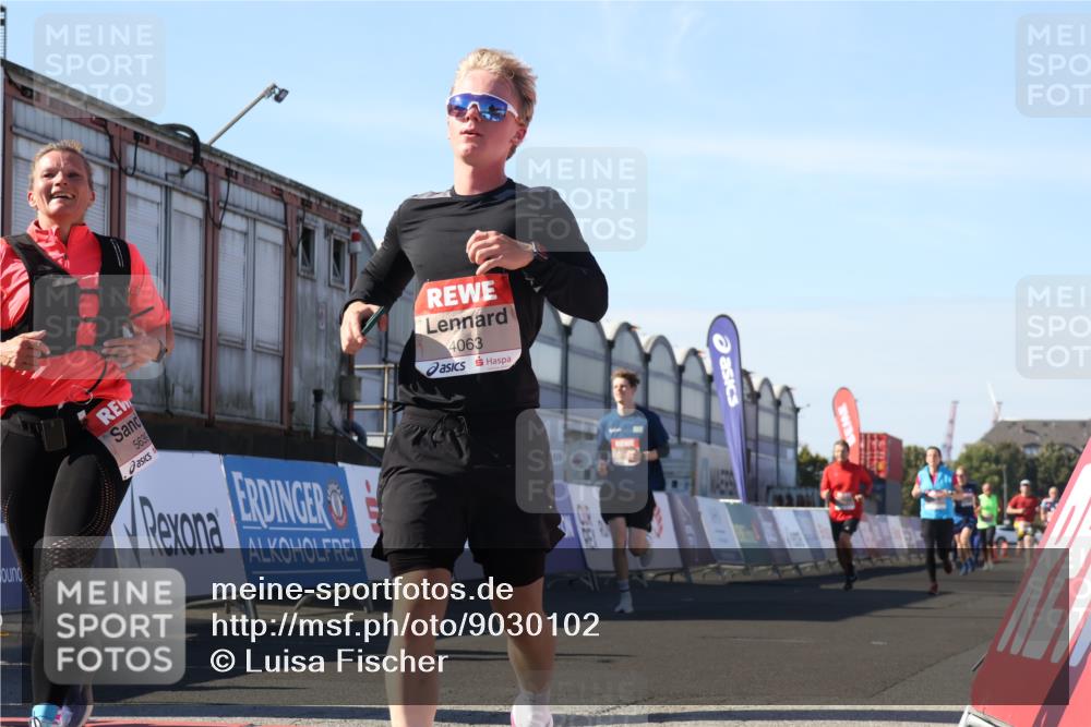 03.10.2025 - Köhlbrandbrückenlauf Luisa Fischer http://msf.ph/oto/9030102 03.10.2025 13:03:43 Ziel 4063, 4274, 4322, 4422, 4507, 5639, 5799, 6025 meine-sportfotos.de