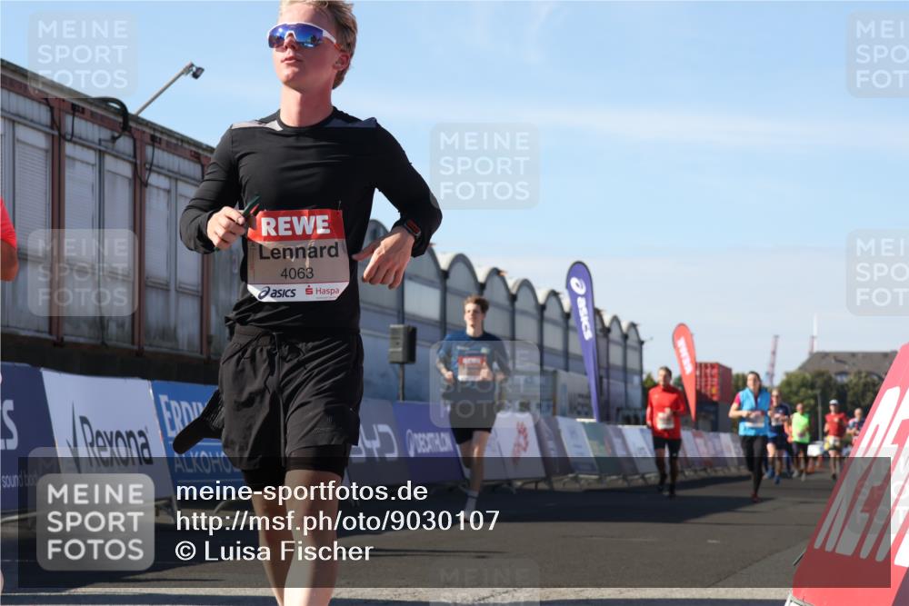 03.10.2025 - Köhlbrandbrückenlauf Luisa Fischer http://msf.ph/oto/9030107 03.10.2025 13:03:43 Ziel 4063, 4274, 4322, 4422, 4507, 5639, 5799, 6025 meine-sportfotos.de