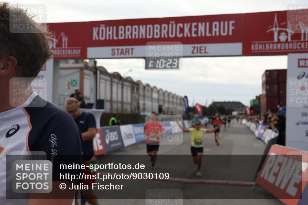 03.10.2025 - Köhlbrandbrückenlauf Julia Fischer http://msf.ph/oto/9030109 03.10.2025 16:10:24 Ziel 7139, 7217, 7304, 7421, 7648, 8097, 8932, 8989, 9347, 9348, 9349, 9542 meine-sportfotos.de