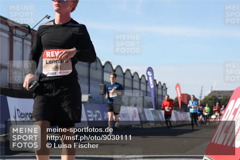 03.10.2025 - Köhlbrandbrückenlauf Luisa Fischer http://msf.ph/oto/9030111 03.10.2025 13:03:44 Ziel 4063, 4274, 4322, 4422, 5639, 5799, 6025, 6341, 6706 meine-sportfotos.de