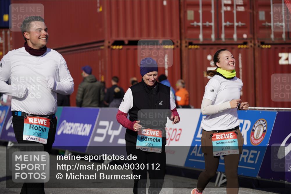 03.10.2025 - Köhlbrandbrückenlauf Michael Burmester http://msf.ph/oto/9030112 03.10.2025 10:35:18 Ziel 2397, 2936, 2999, 3000, 3001 meine-sportfotos.de