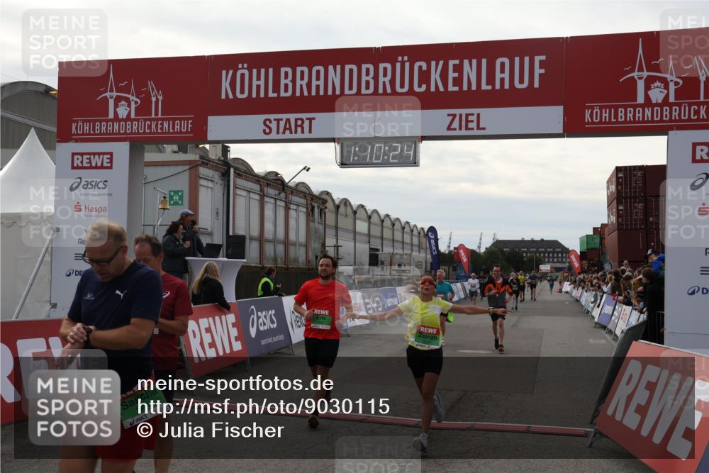03.10.2025 - Köhlbrandbrückenlauf Julia Fischer http://msf.ph/oto/9030115 03.10.2025 16:10:25 Ziel 7139, 7217, 7304, 7421, 7648, 8097, 8932, 8989, 9347, 9348, 9349, 9542 meine-sportfotos.de