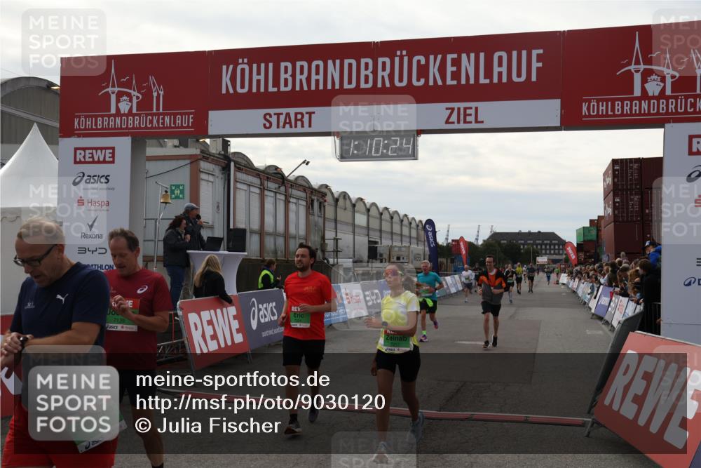 03.10.2025 - Köhlbrandbrückenlauf Julia Fischer http://msf.ph/oto/9030120 03.10.2025 16:10:25 Ziel 7139, 7217, 7304, 7421, 7648, 8097, 8932, 8989, 9347, 9348, 9349, 9542 meine-sportfotos.de