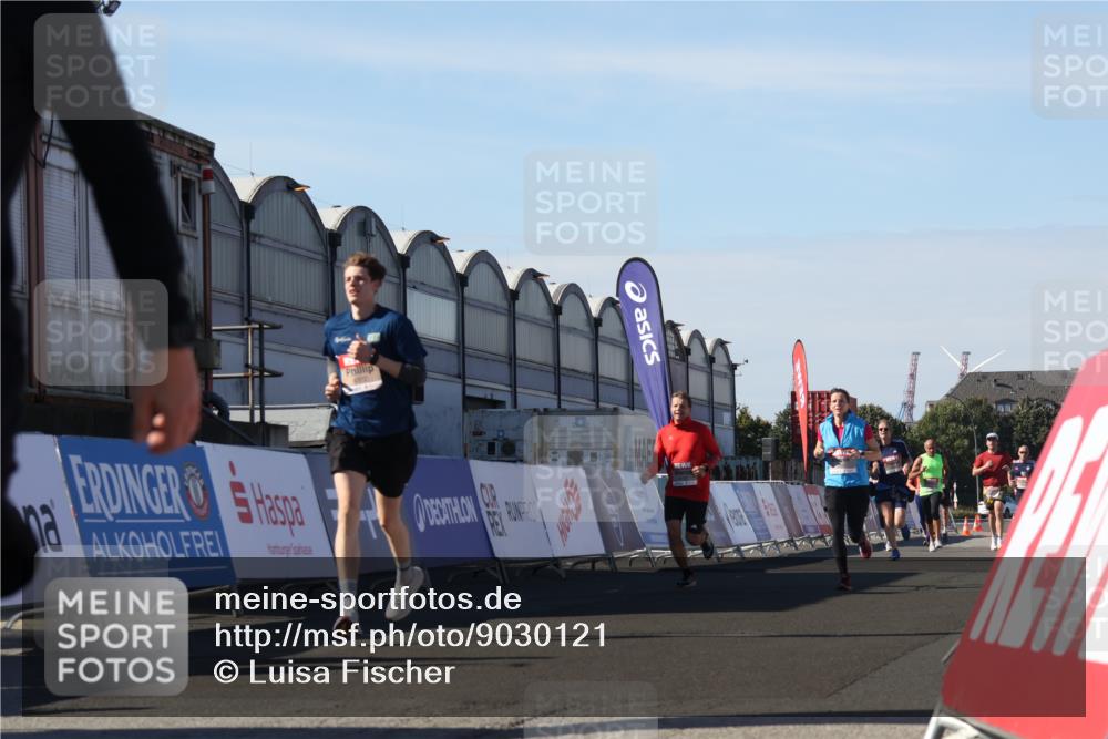 03.10.2025 - Köhlbrandbrückenlauf Luisa Fischer http://msf.ph/oto/9030121 03.10.2025 13:03:44 Ziel 4063, 4274, 4322, 4422, 5639, 5799, 6025, 6341, 6706 meine-sportfotos.de