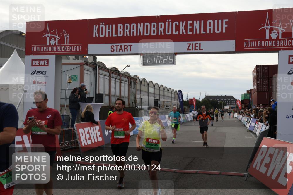 03.10.2025 - Köhlbrandbrückenlauf Julia Fischer http://msf.ph/oto/9030124 03.10.2025 16:10:25 Ziel 7139, 7217, 7304, 7421, 7648, 8097, 8932, 8989, 9347, 9348, 9349, 9542 meine-sportfotos.de