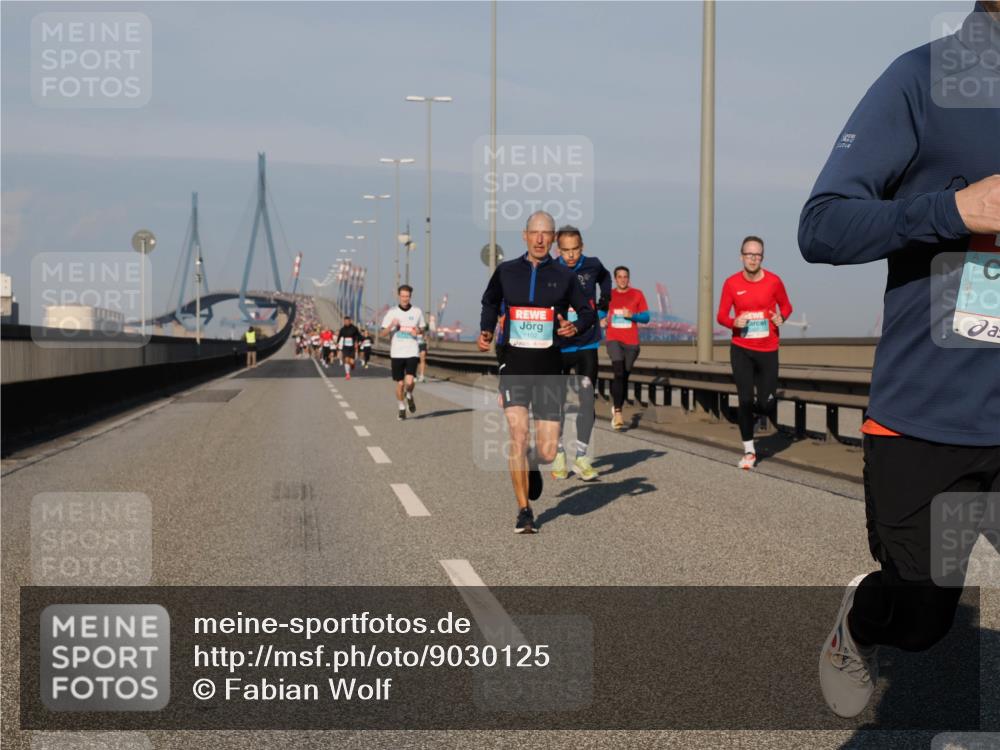 03.10.2025 - Köhlbrandbrückenlauf Fabian Wolf http://msf.ph/oto/9030125 03.10.2025 09:44:46 Position 3 1102 meine-sportfotos.de